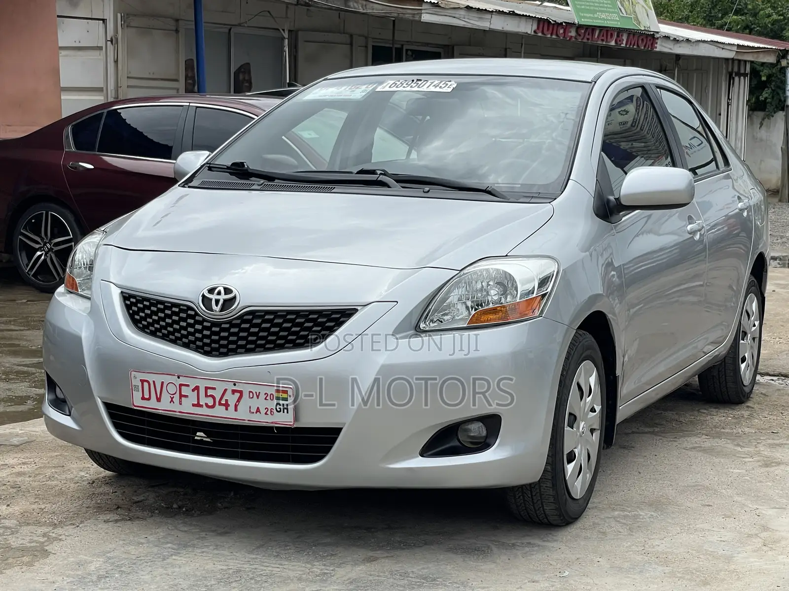 Toyota Yaris Base Sedan 4dr 2010 Silver