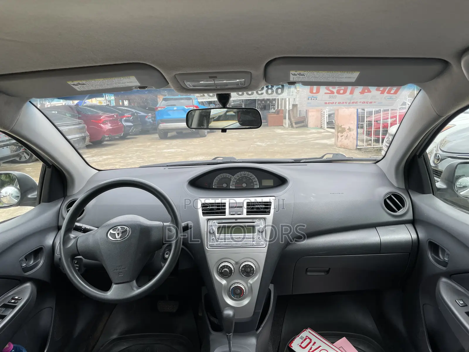 Toyota Yaris Base Sedan 4dr 2010 Silver