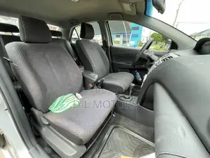 Toyota Yaris Base Sedan 4dr 2010 Silver