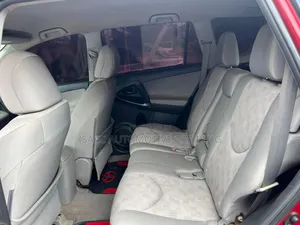 Toyota RAV4 2.5 2012 Red