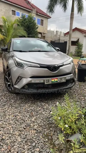 Toyota C-HR LE FWD 2019 Gold