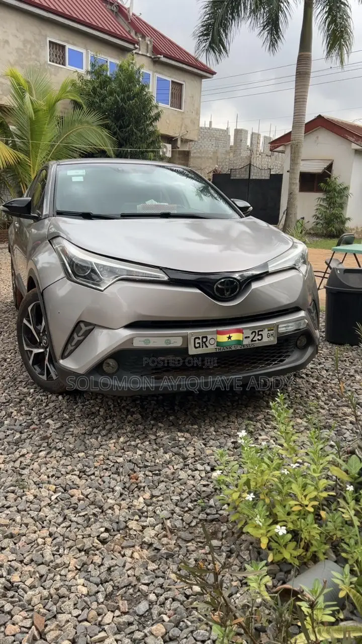 Toyota C-HR LE FWD 2019 Gold