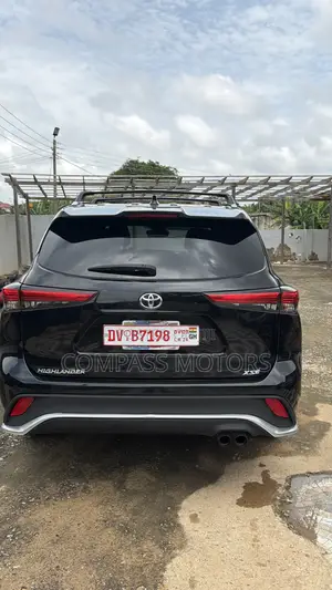 Toyota Highlander XSE 2021 Black