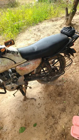 Bajaj Boxer 125 2020 Red