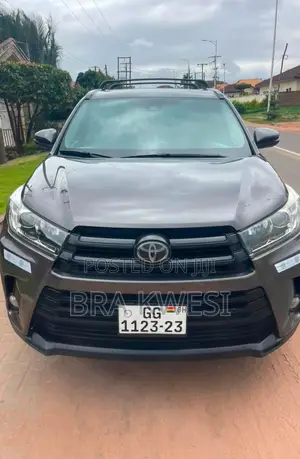 Toyota Highlander for Rent