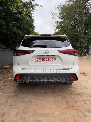 Toyota Highlander XLE AWD 2023 White