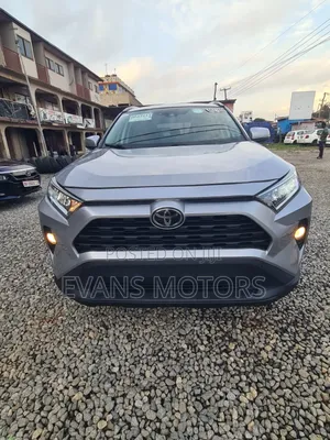 Toyota RAV4 2021 Silver