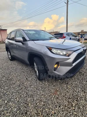 Toyota RAV4 2021 Silver