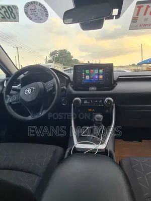 Toyota RAV4 2021 Silver