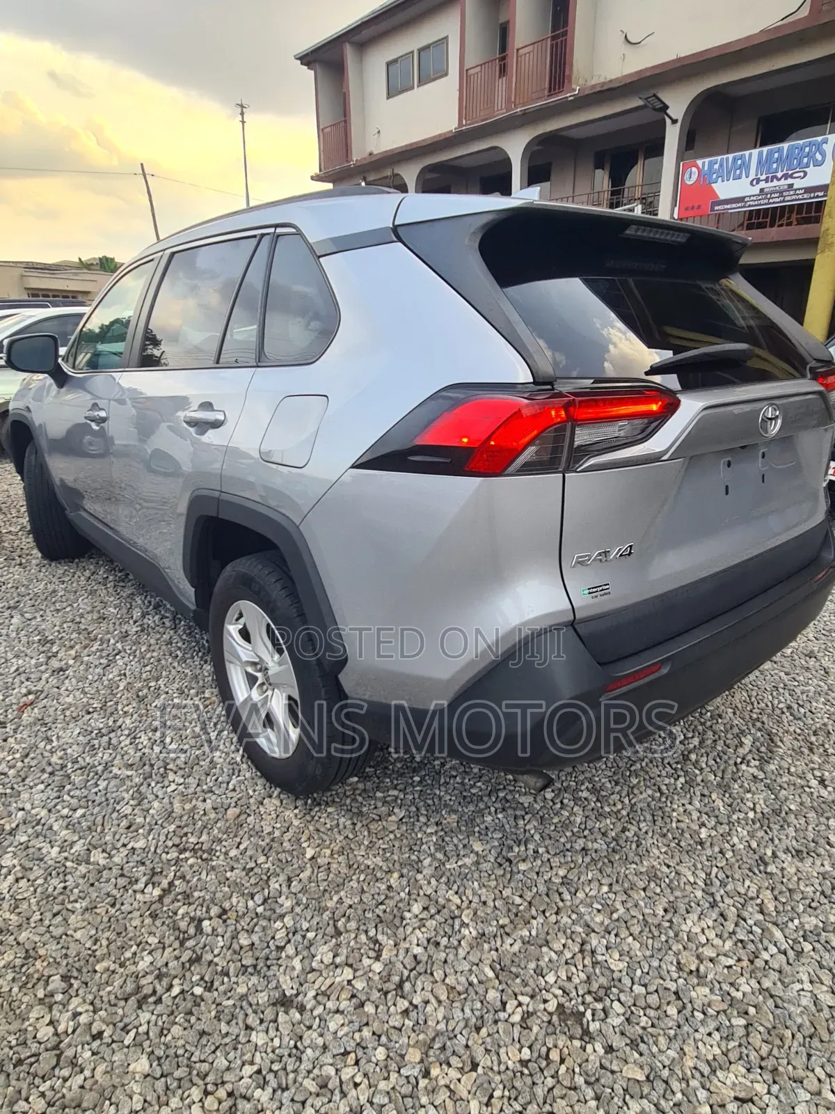 Toyota RAV4 2021 Silver