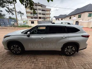 Toyota Highlander XLE AWD 2023 White