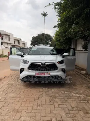 Toyota Highlander XLE AWD 2023 White