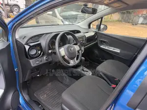 Toyota Vitz 1.3 AWD 5dr 2014 Blue