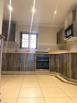 3bdrm House in Achimota Cfc Estate for rent