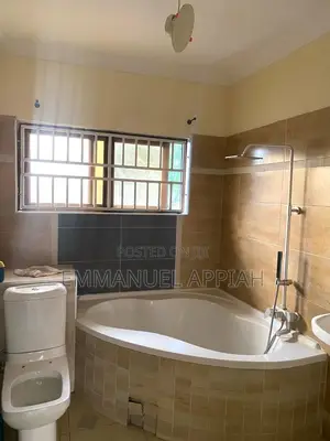 3bdrm House in Achimota Cfc Estate for rent