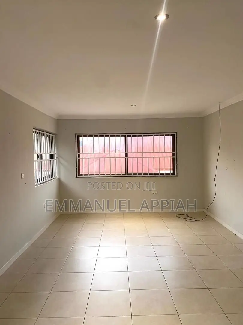 3bdrm House in Achimota Cfc Estate for rent