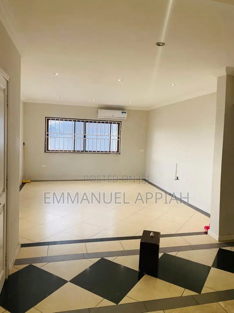 3bdrm House in Achimota Cfc Estate for rent