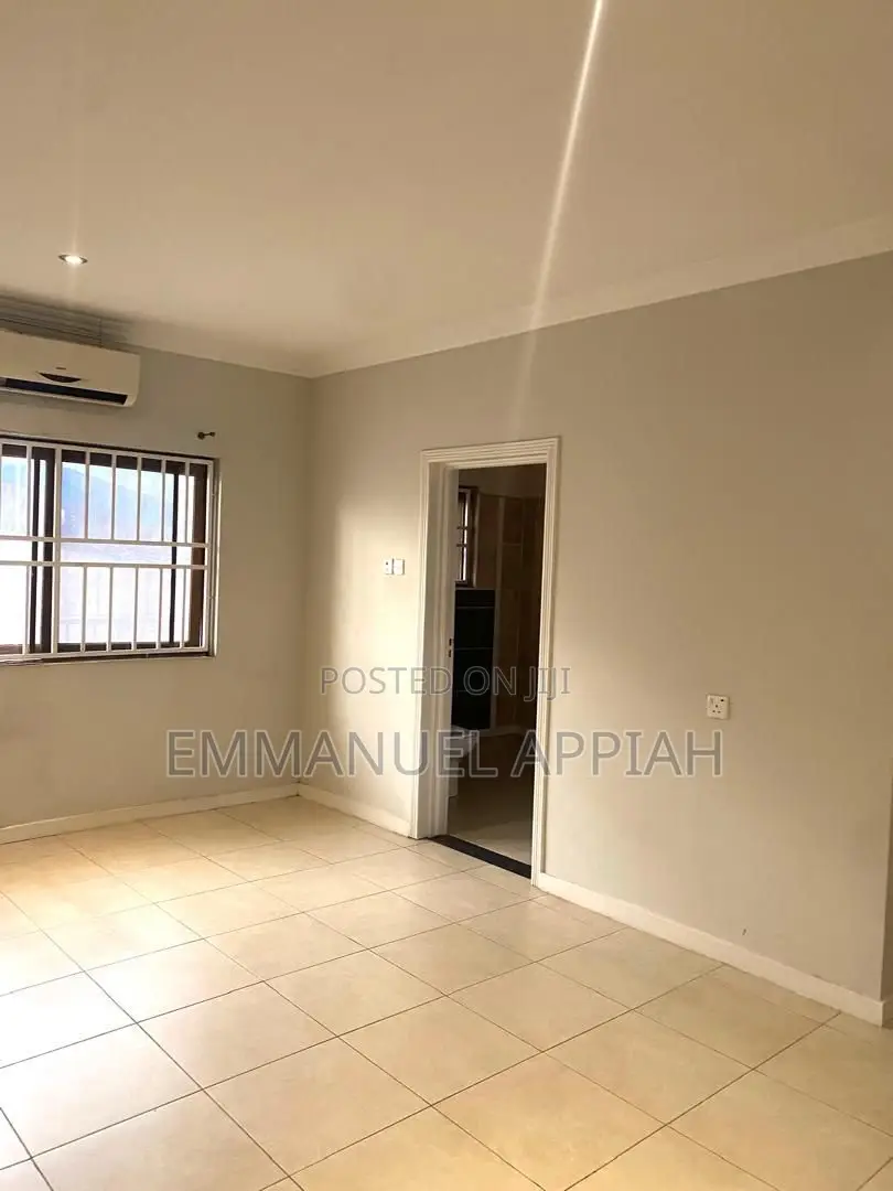 3bdrm House in Achimota Cfc Estate for rent