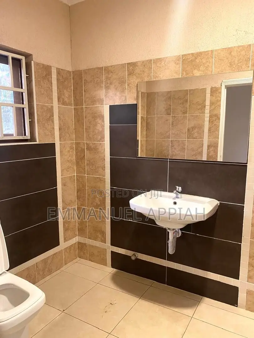3bdrm House in Achimota Cfc Estate for rent