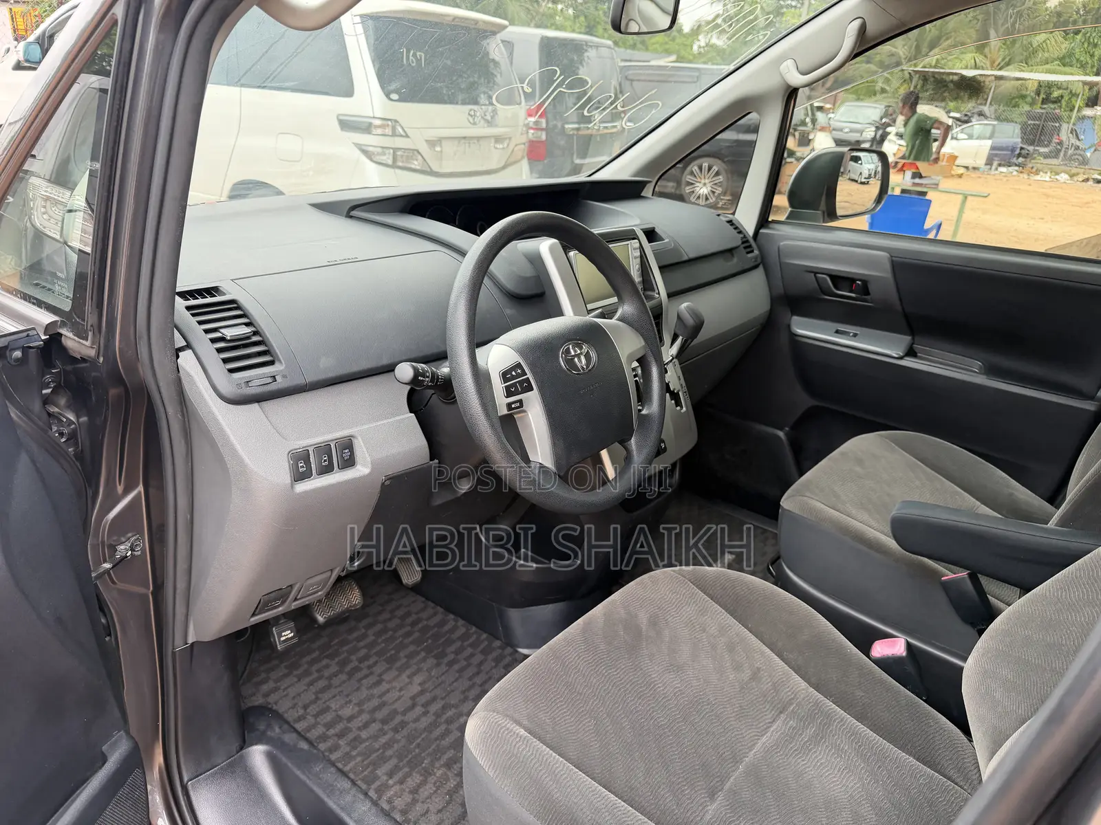 Toyota Voxy 2011 Gray