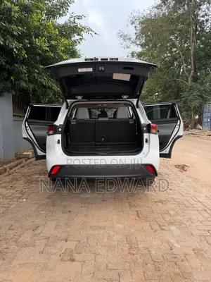 Toyota Highlander XLE AWD 2023 White