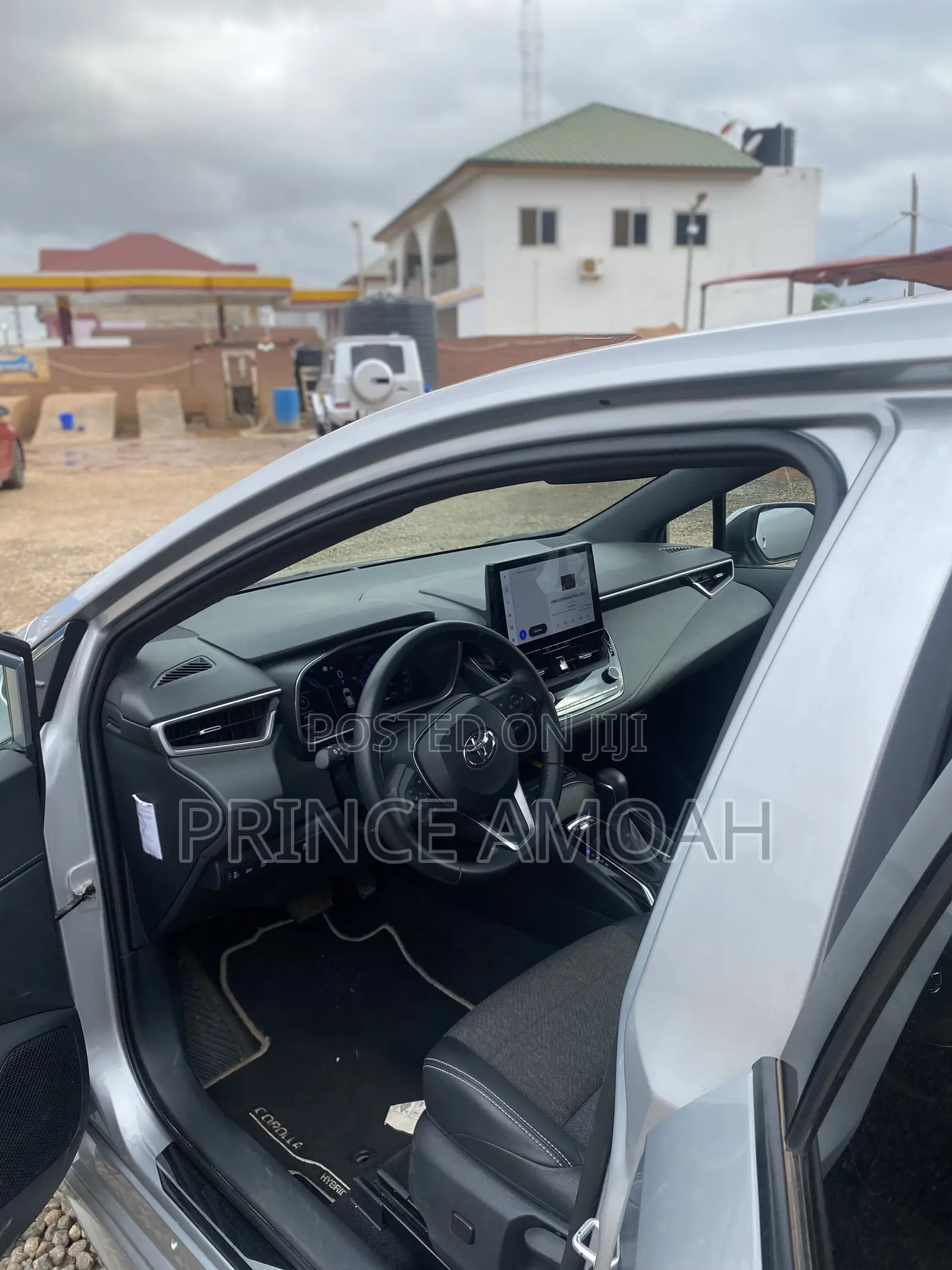 New Toyota Corolla LE 2024 Silver
