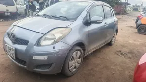 Toyota Vitz 1.3 AWD 3dr 2010 Gray