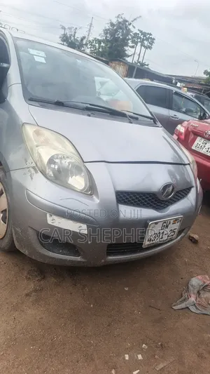Toyota Vitz 1.3 AWD 3dr 2010 Gray