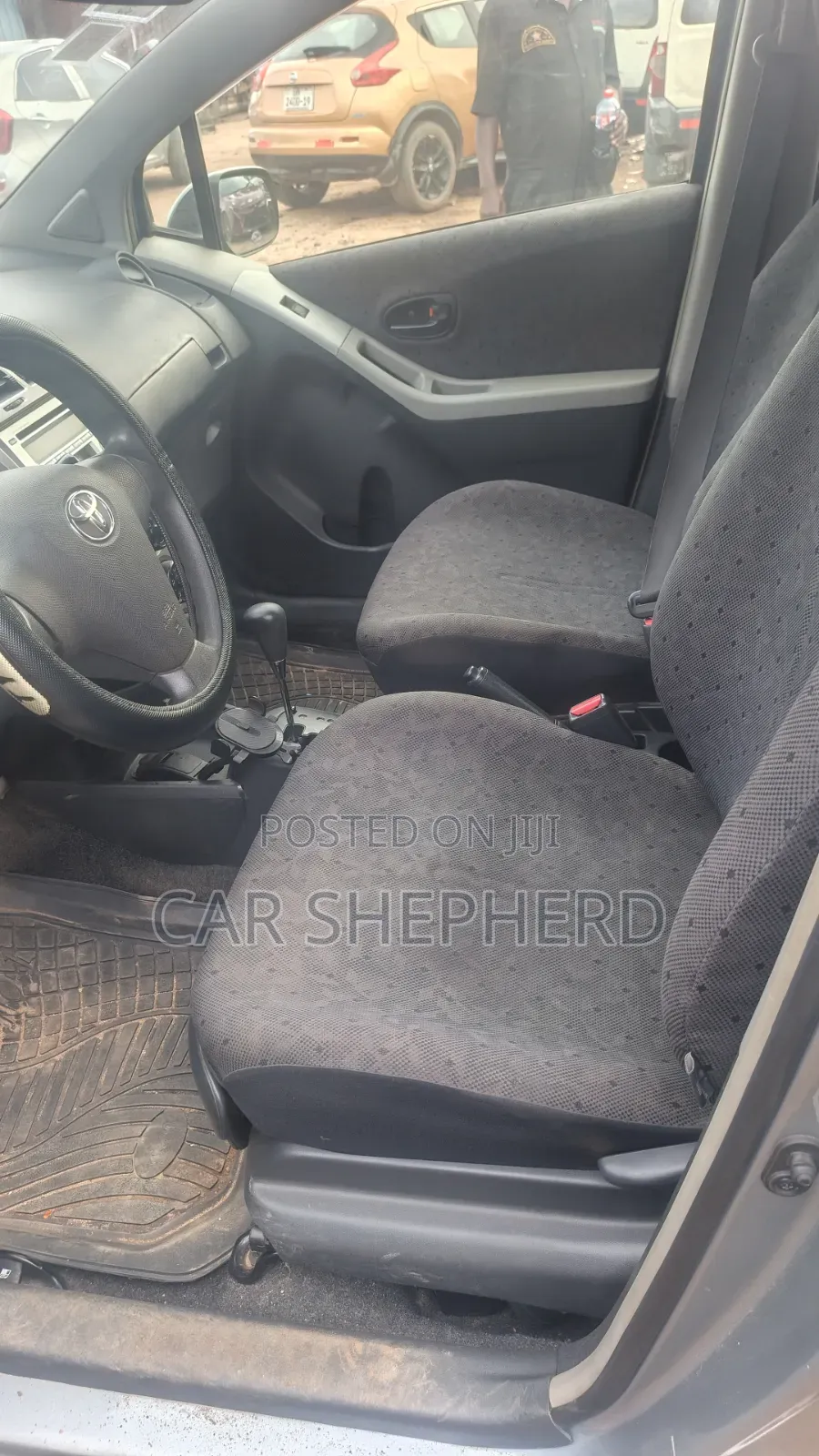 Toyota Vitz 1.3 AWD 3dr 2010 Gray