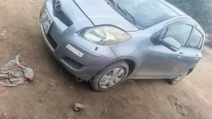 Toyota Vitz 1.3 AWD 3dr 2010 Gray