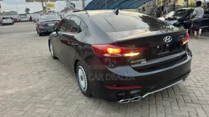 Hyundai Elantra Sport Sedan FWD (1.6L 4cyl 6M) 2017 Black
