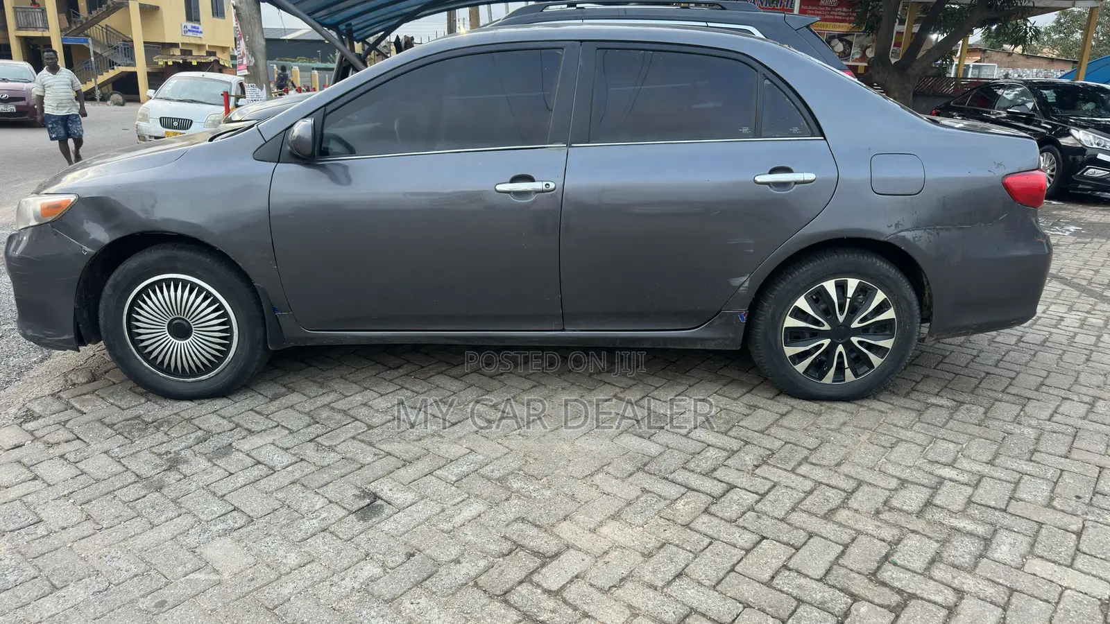 Toyota Corolla LE 4dr Sedan (1.8L 4cyl 4A) 2013 Gray