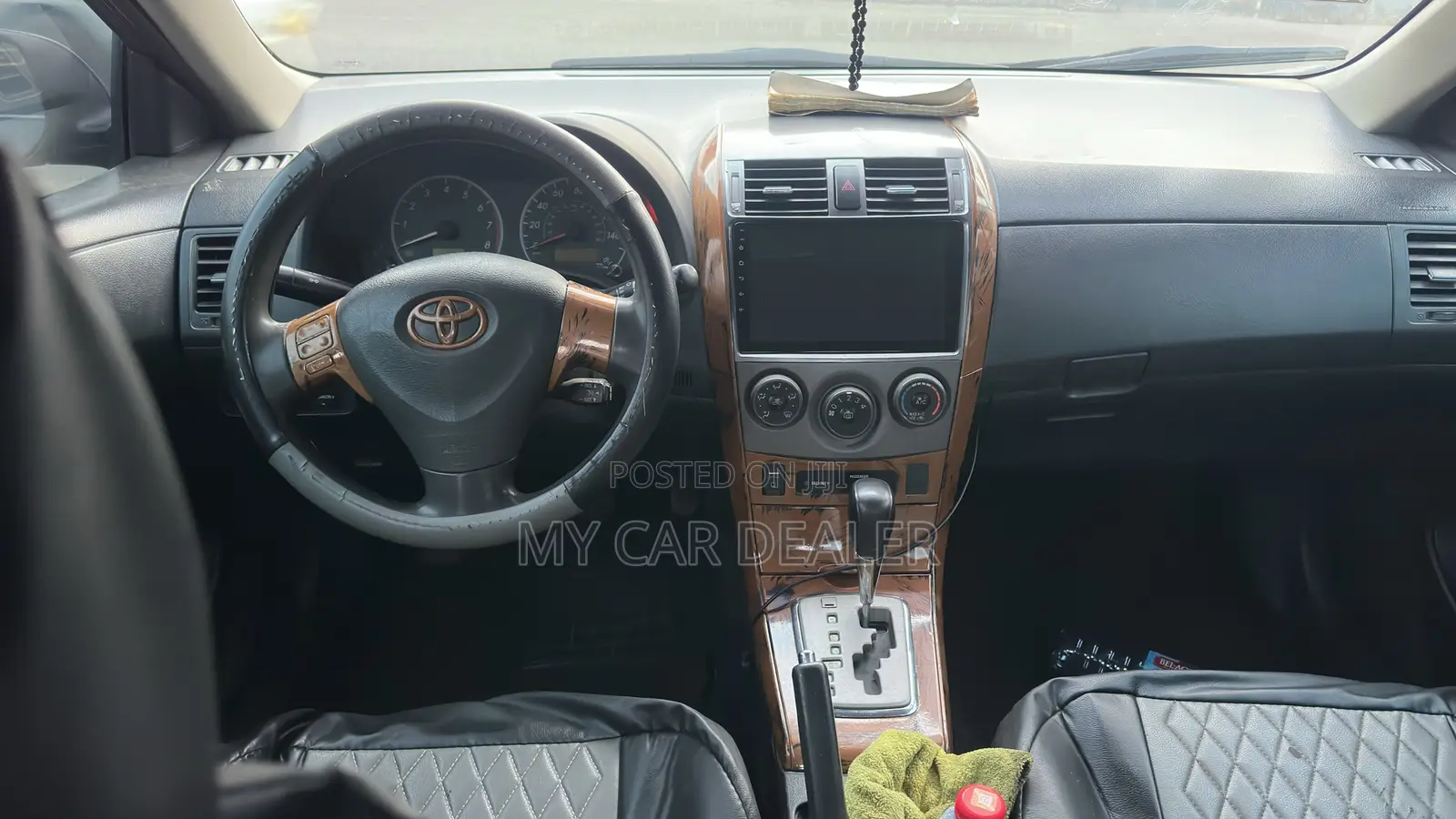 Toyota Corolla LE 4dr Sedan (1.8L 4cyl 4A) 2013 Gray