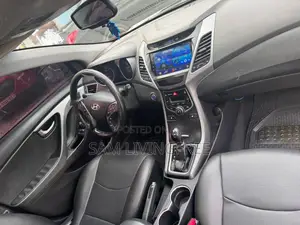 Hyundai Elantra SE Sedan FWD (1.8L 4cyl 6M) 2016 Red