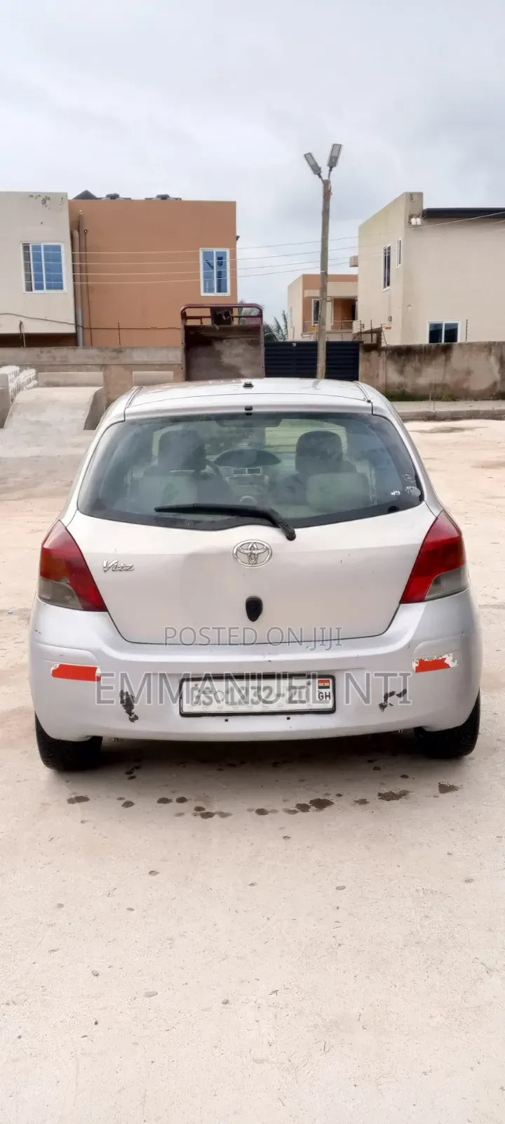 Toyota Vitz 2011 Silver