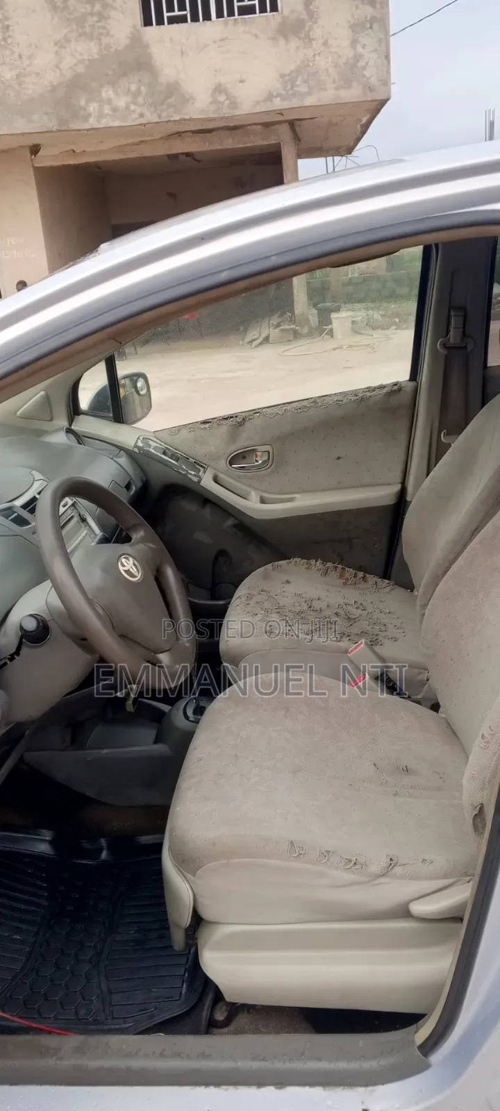 Toyota Vitz 2011 Silver