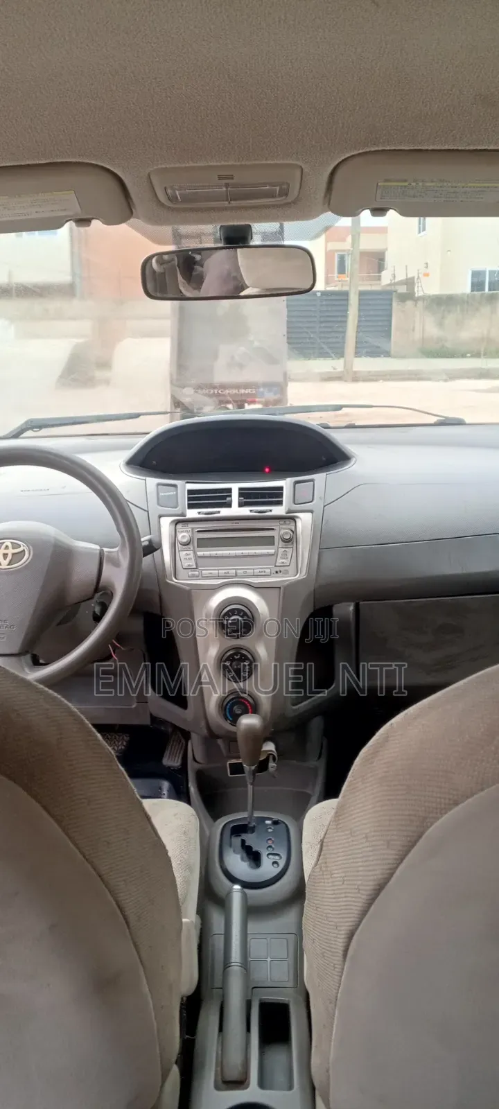 Toyota Vitz 2011 Silver