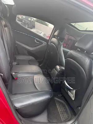 Hyundai Elantra SE Sedan FWD (1.8L 4cyl 6M) 2016 Red