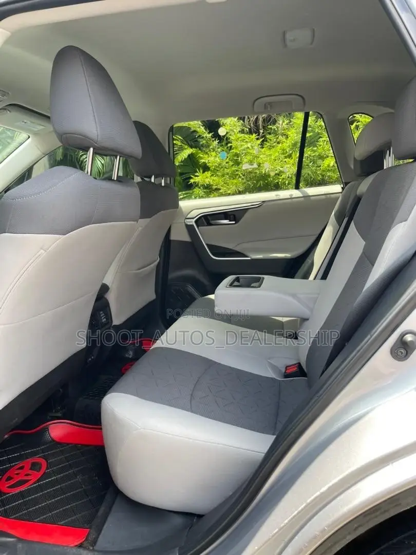 Toyota RAV4 2023 Silver