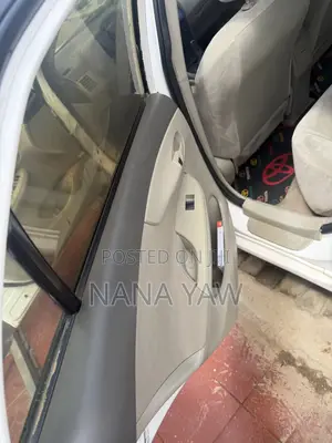 Toyota Corolla Base 4dr Sedan (1.8L 4cyl 5M) 2010 White