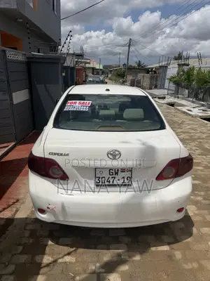 Toyota Corolla Base 4dr Sedan (1.8L 4cyl 5M) 2010 White