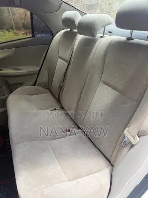 Toyota Corolla Base 4dr Sedan (1.8L 4cyl 5M) 2010 White