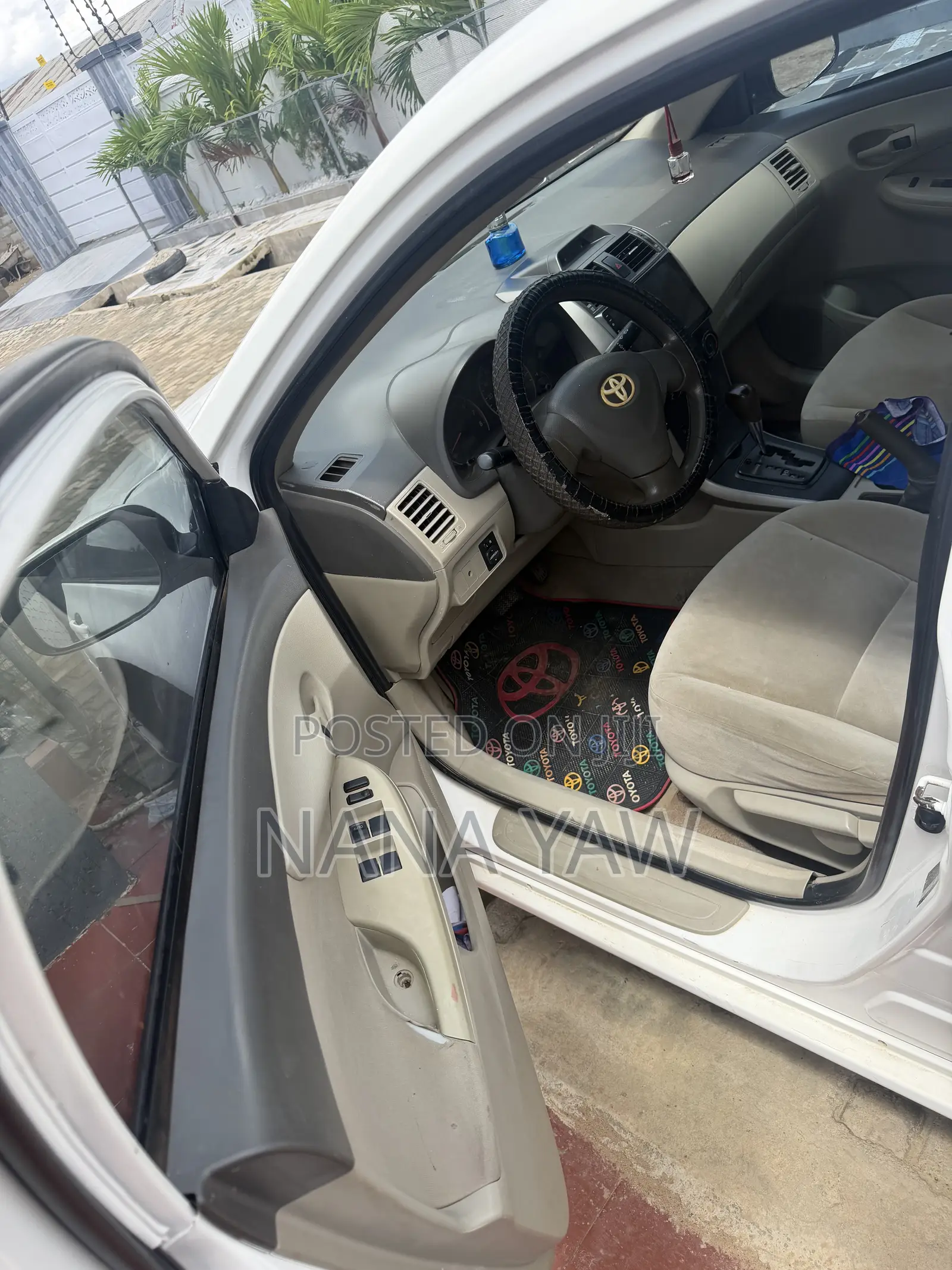 Toyota Corolla Base 4dr Sedan (1.8L 4cyl 5M) 2010 White
