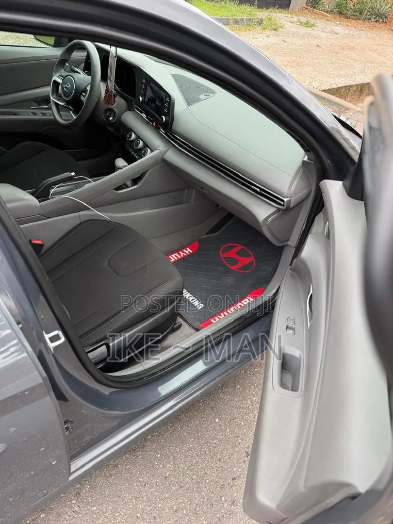 Hyundai Elantra HEV 2023 Gray