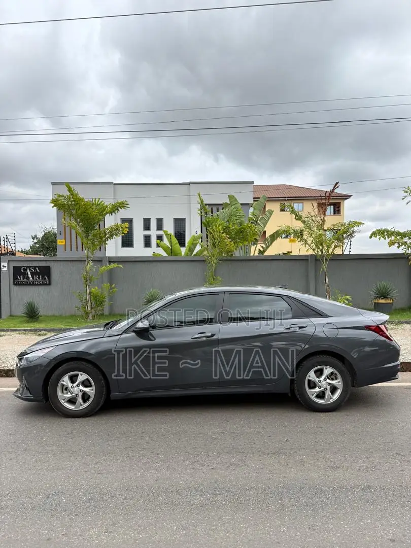 Hyundai Elantra HEV 2023 Gray
