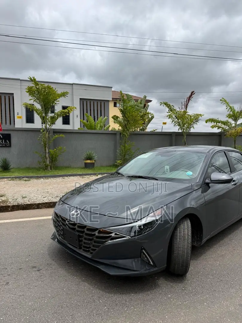 Hyundai Elantra HEV 2023 Gray