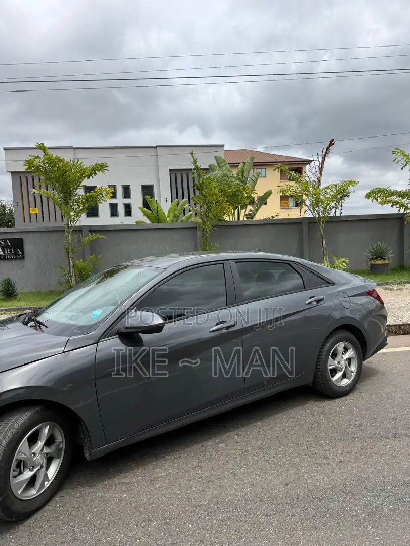 Hyundai Elantra HEV 2023 Gray