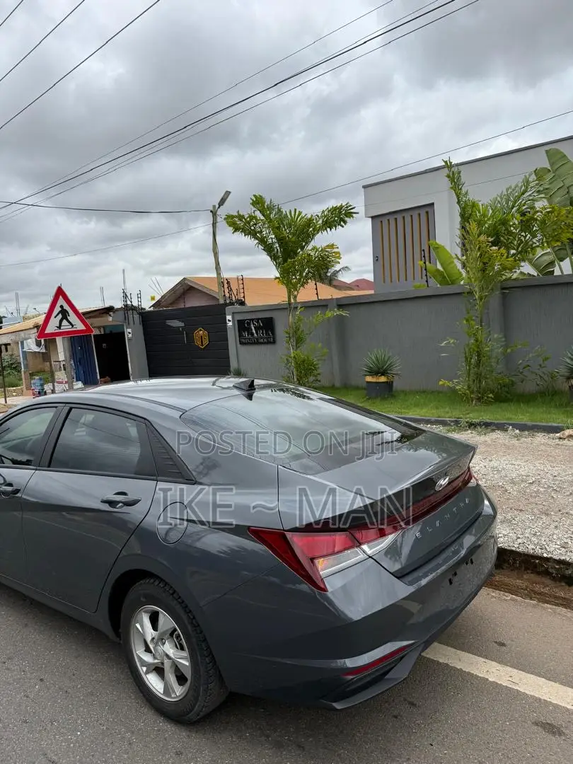 Hyundai Elantra HEV 2023 Gray
