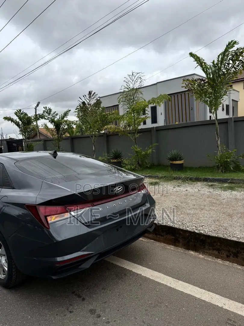 Hyundai Elantra HEV 2023 Gray