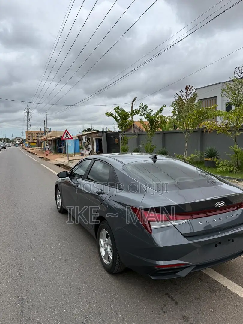 Hyundai Elantra HEV 2023 Gray